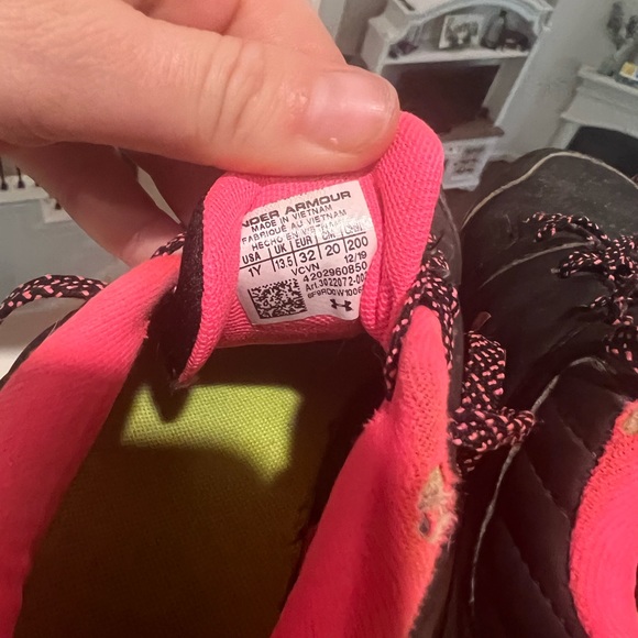 Girls under armour cleats - Picture 6 of 6